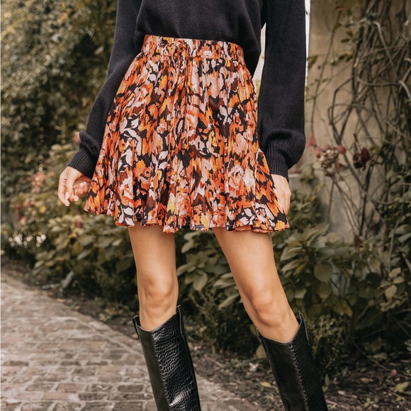 Cupshe Dresses & Skirts - Cupshe Vibrant Abstract Mini Skirt